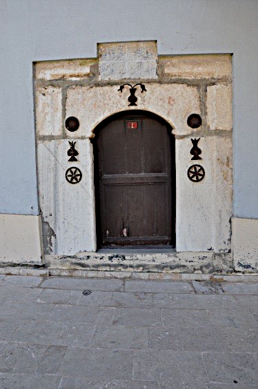 Emine Hatun Camii Kapısı